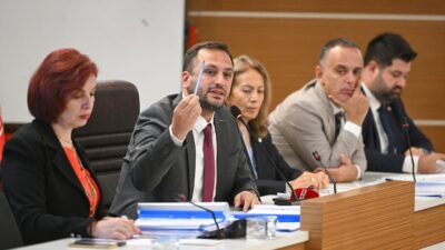 Bornova Belediyesi’nin 7,5 milyar TL’lik 2026 bütçesi onaylandı. Yatırım, sosyal