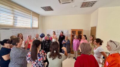 İzmir Büyükşehir Belediyesi, Örnekköy Kadın Dayanışma Merkezi’nde İngilizce ve Almanca