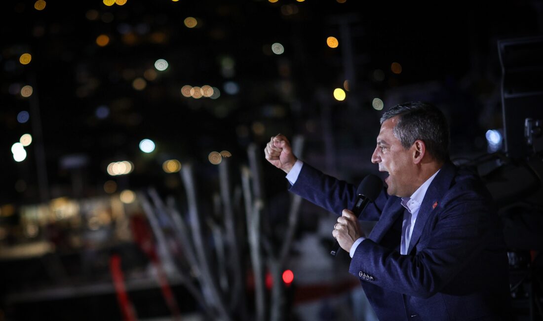 Sarıyer’de vatandaşlara seslenen CHP Lideri Özgür Özel, ‘bu kara düzeni