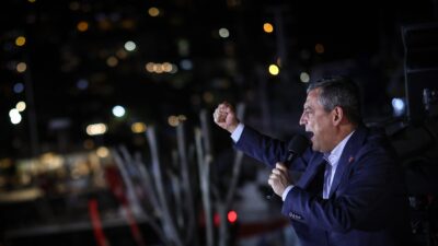 Sarıyer’de vatandaşlara seslenen CHP Lideri Özgür Özel, ‘bu kara düzeni