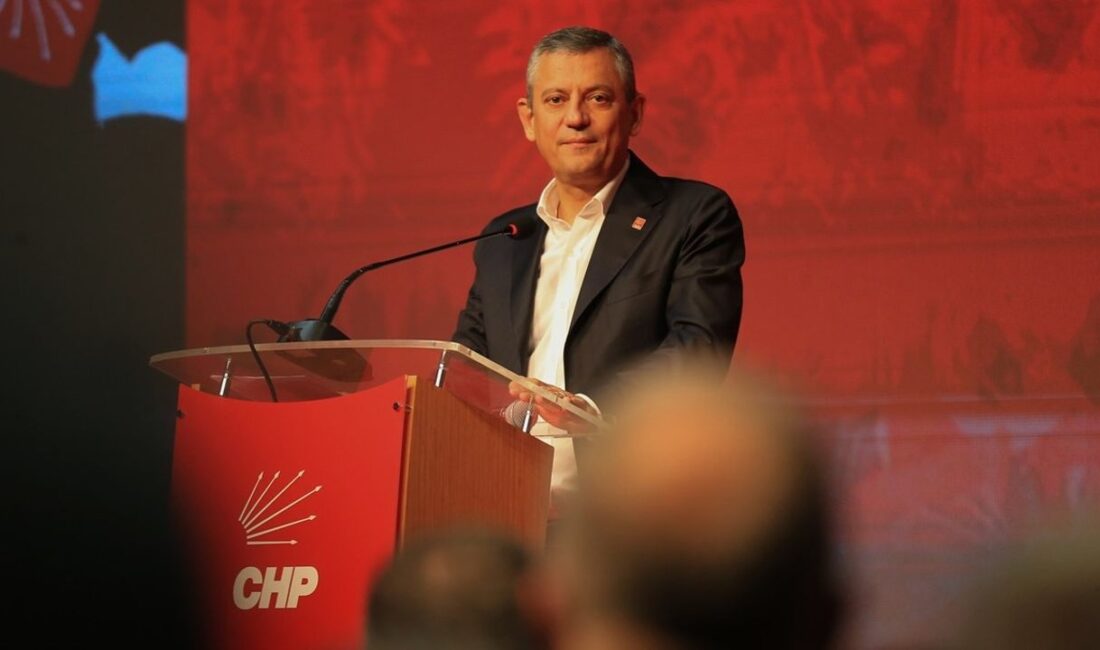 CHP Genel Başkanı Özgür Özel, partisinin Manisa 39. Olağan İl