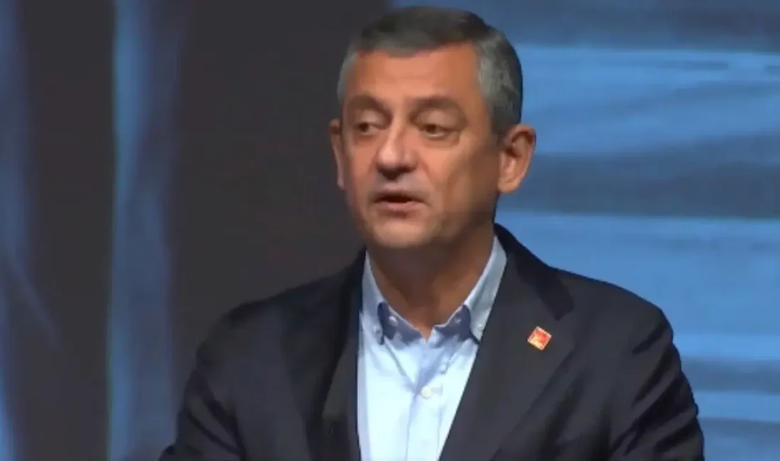 CHP lideri Özel İsviçre’de konuştu: “İlk seçimlerde CHP iktidar olacak” CHP Genel Başkanı Özgür Özel, İsviçre Sosyal Demokrat Partisi Kongresi’nde