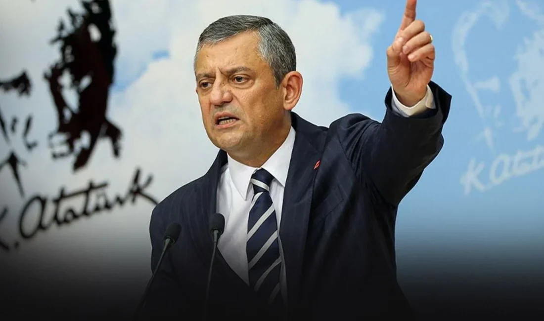 CHP Genel Başkanı Özgür Özel, İstanbul İl Başkanlığı önünde yaptığı