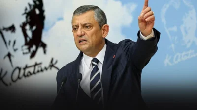 CHP Genel Başkanı Özgür Özel, İstanbul İl Başkanlığı önünde yaptığı