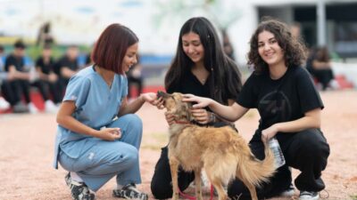 İzmir Büyükşehir Belediyesi, 4 Ekim Dünya Hayvanları Koruma Günü’nde öğrencileri