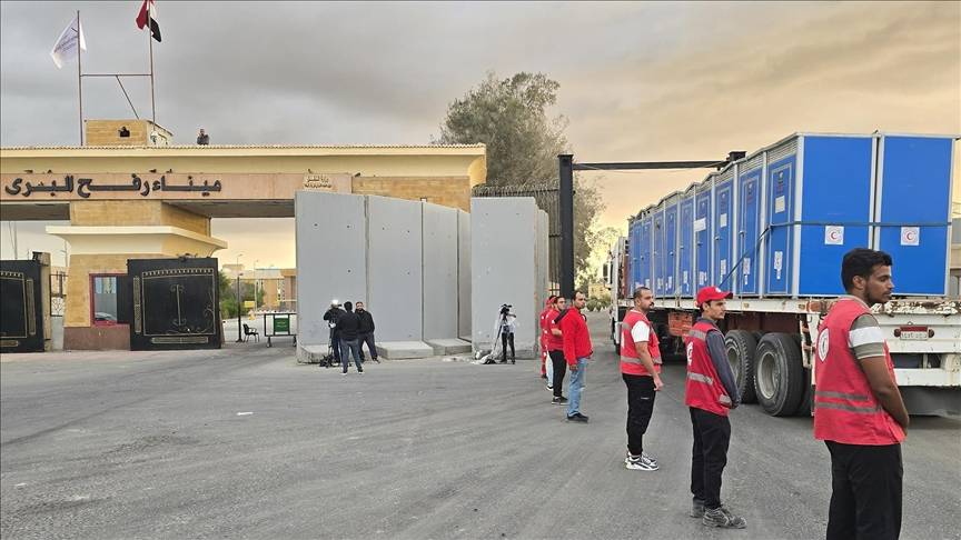Hamas'ın gece saatlerinde dört İsrailli esirin daha cenazesini teslim etmesinin