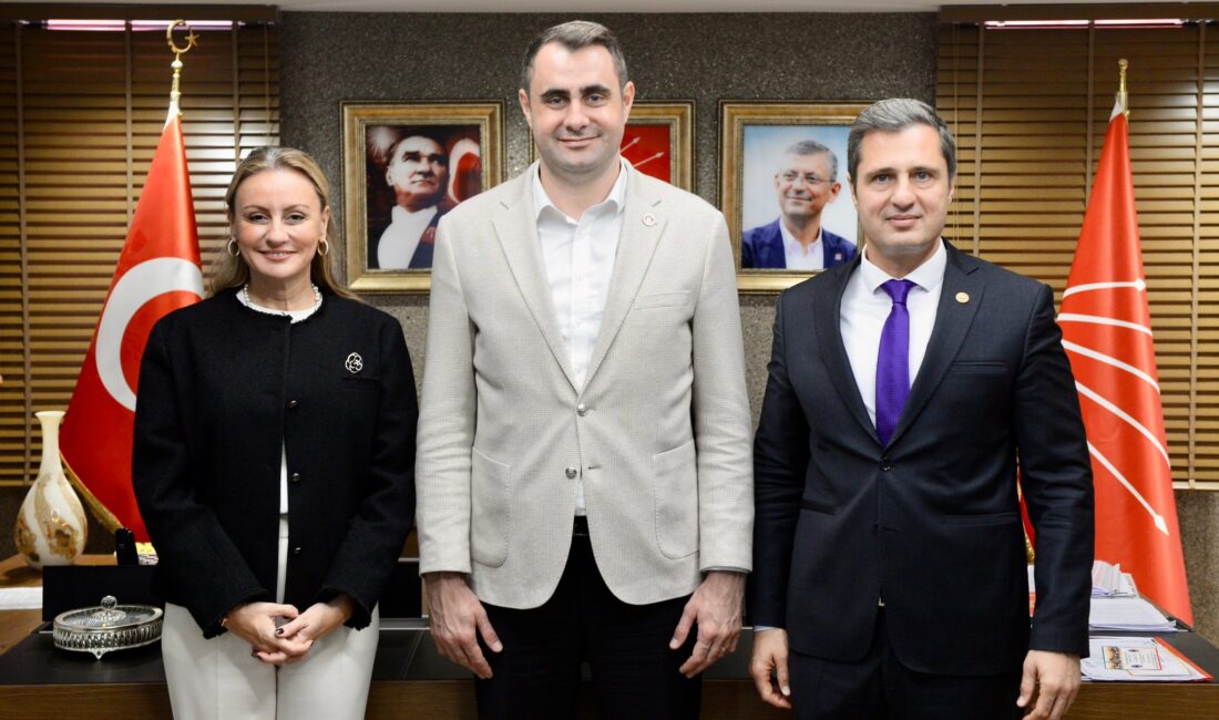 Yücel ve Ösen’den Güç’e ziyaret CHP Parti Sözcüsü Deniz Yücel ve İzmir Milletvekili Seda Kaya