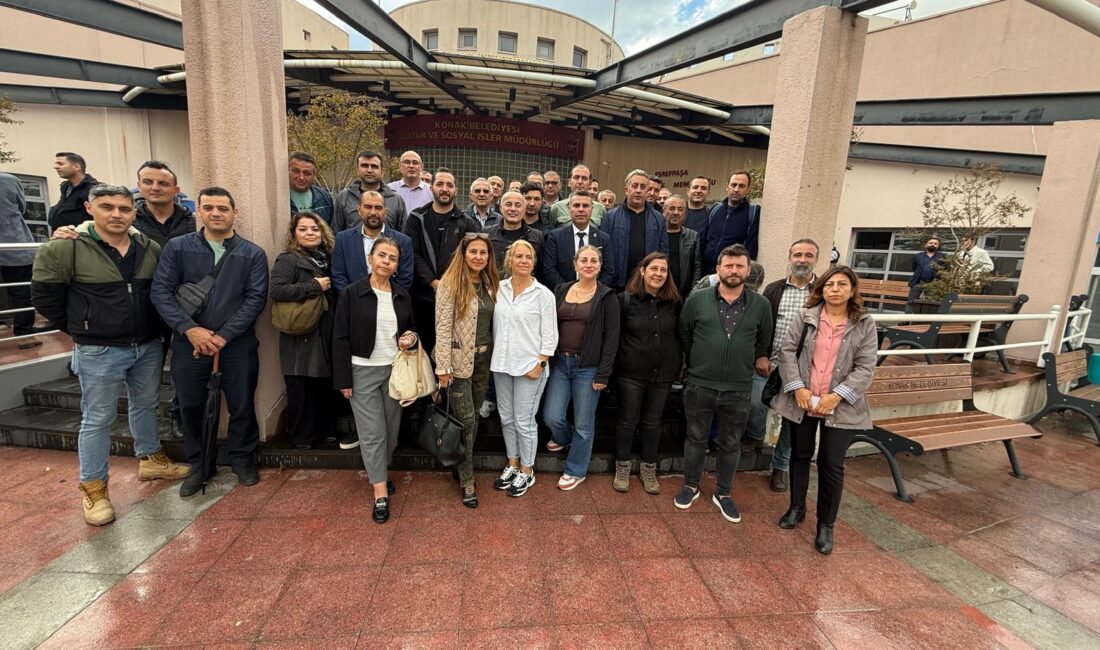Konak Meclisi'nde AK Partili Faruk Kartal, Belediye Başkanı Nilüfer Çınarlı