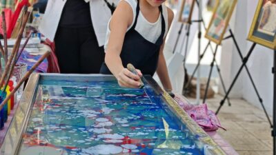 9 yaşındaki genç sanatçı Rüya Şehitoğlu, İzmir’de doğa temalı ilk