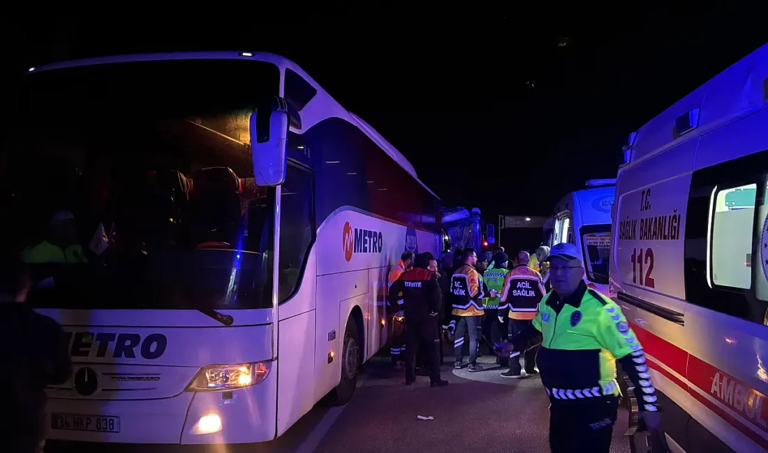 Sinop-Samsun kara yolunda meydana gelen kazada, işçileri taşıyan otobüs arızalanan
