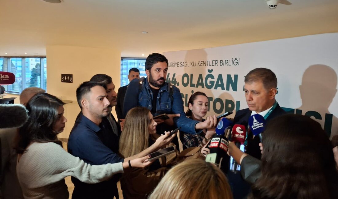 İzmir Büyükşehir Belediye Başkanı Cemil Tugay, Harmandalı çöplüğünün geçici süreyle