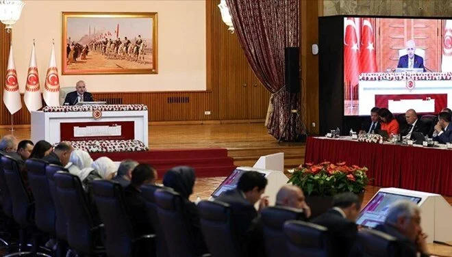 Süreç komisyonu 16’ncı kez toplanıyor: Fidan ve Tunç bilgi verecek Türkiye Büyük Millet Meclisi'nde kurulan Milli Dayanışma Kardeşlik ve Demokrasi
