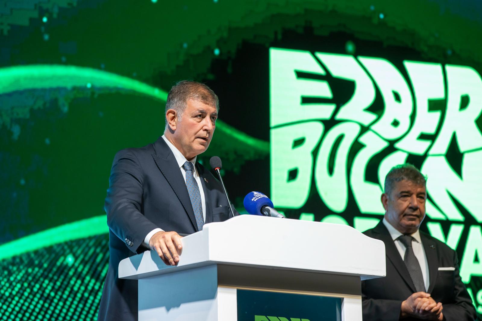 5.Ezber Bozan Mobilya Tasarım Yarışması’nın ödül töreninde konuşan Başkan Cemil