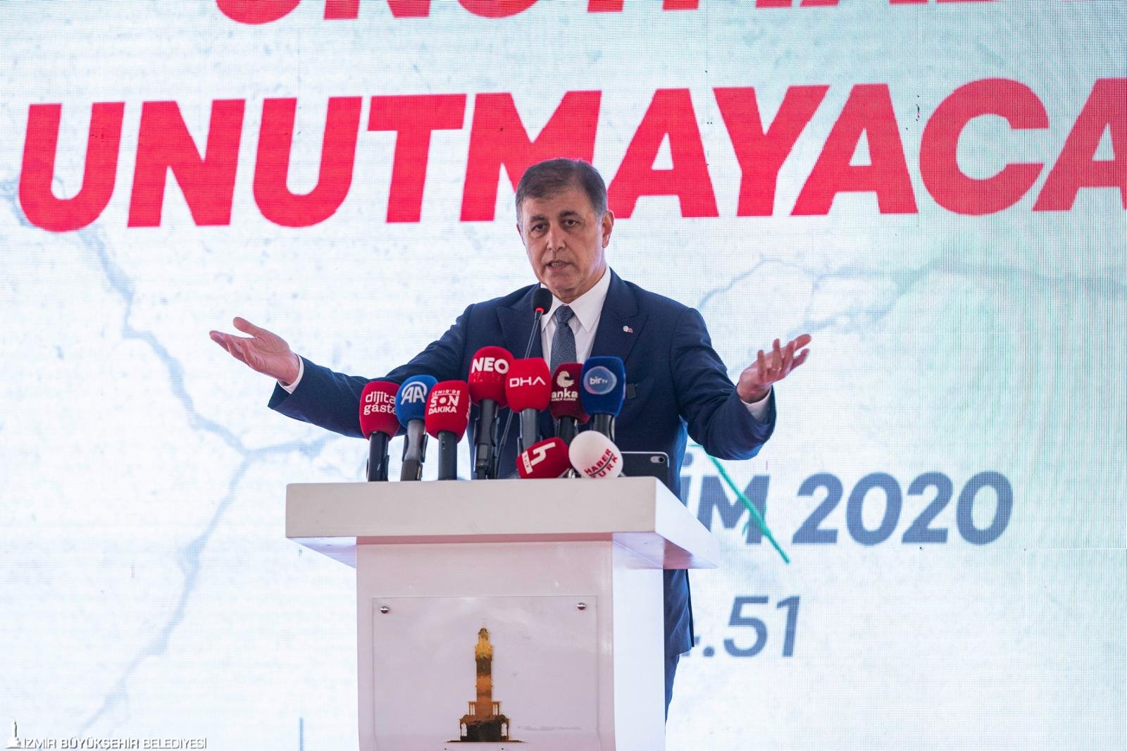 İzmir Büyükşehir Belediye Başkanı Dr. Cemil Tugay, 30 Ekim depreminin