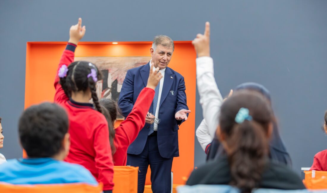 İzmir Büyükşehir Belediye Başkanı Dr. Cemil Tugay, Kültürpark’taki İlber Ortaylı