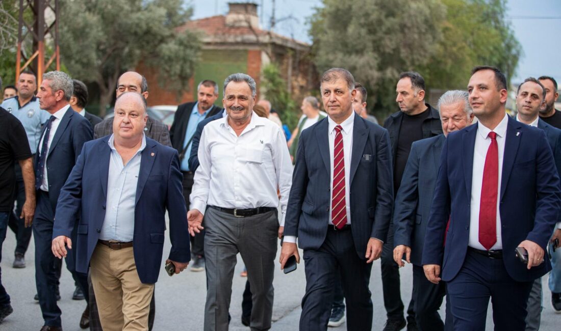 İzmir Büyükşehir Belediye Başkanı Dr. Cemil Tugay, Işıkkent Ayakkabıcılar Sitesi'nde