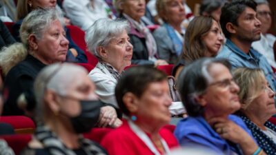 İzmir Büyükşehir Belediyesi’nin Ege Geriatri Derneği iş birliğiyle düzenlediği 4.