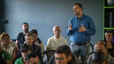 Atık yönetimi eğitimiyle çevre bilincini artırmayı hedefleyen Bornova Belediyesi, yerelden