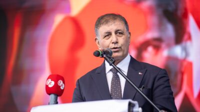 İzmir Büyükşehir Belediye Başkanı Dr. Cemil Tugay 10 Kasım Atatürk’ü