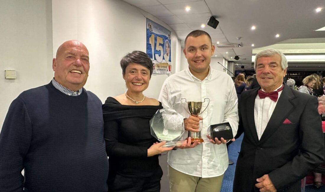 Manş Denizi’ni yüzerek geçen İzmir Büyükşehir Belediyespor’un başarılı yüzücüsü Tuna