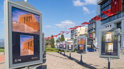 İzmir Büyükşehir Belediyesi’nin destek verdiği gazeteci ve haber sunucusu Korcan