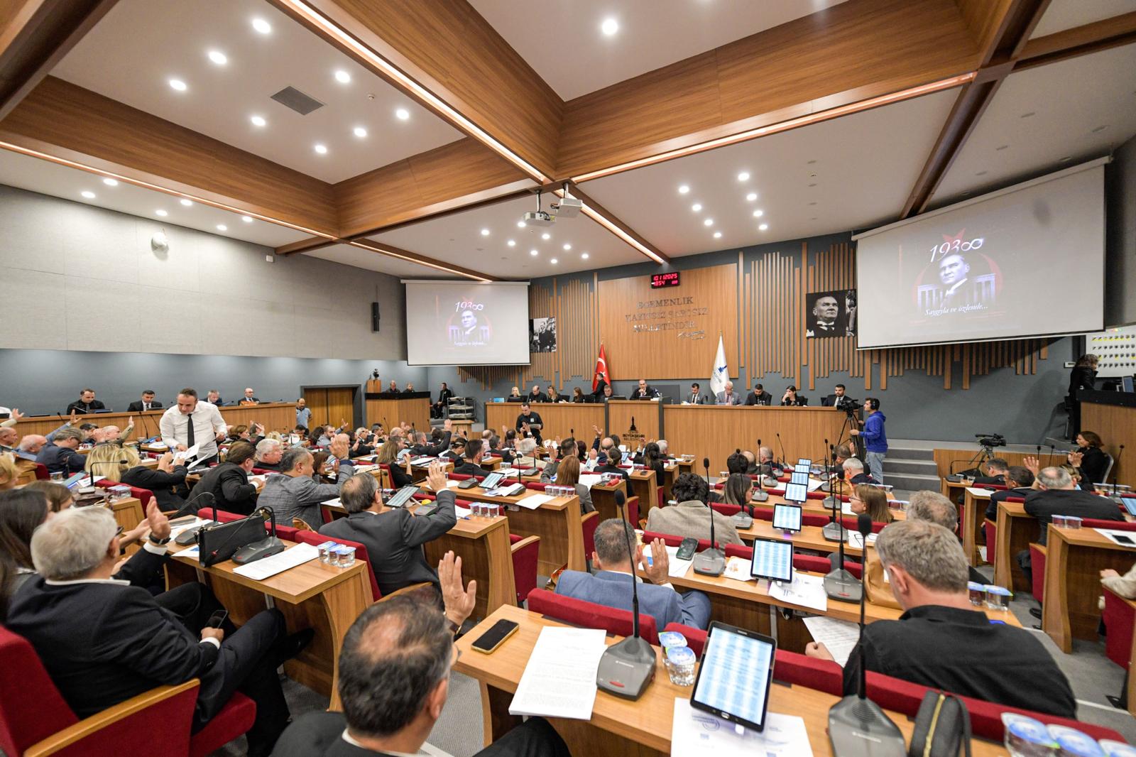 Buca ve Bornova'yı birbirine bağlayan tünel çalışmaları nedeniyle hasar gören