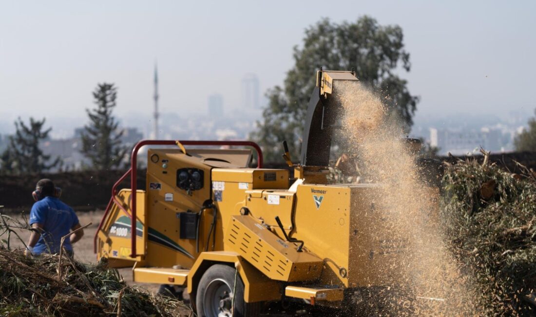İzmir büyükşehir belediyesi, park ve bahçelerden toplanan yeşil atıkları kompost