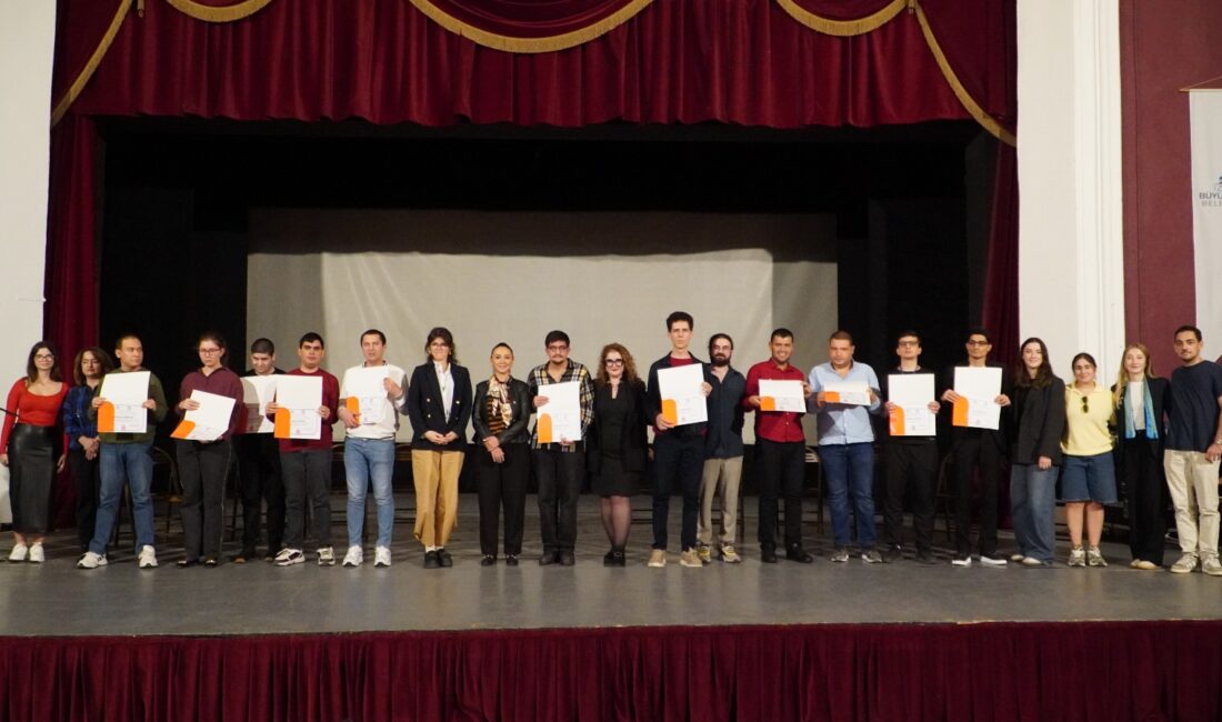 İzmir Büyükşehir Belediyesi’nin nöroçeşitli gençleri iş hayatına hazırlayan İş için