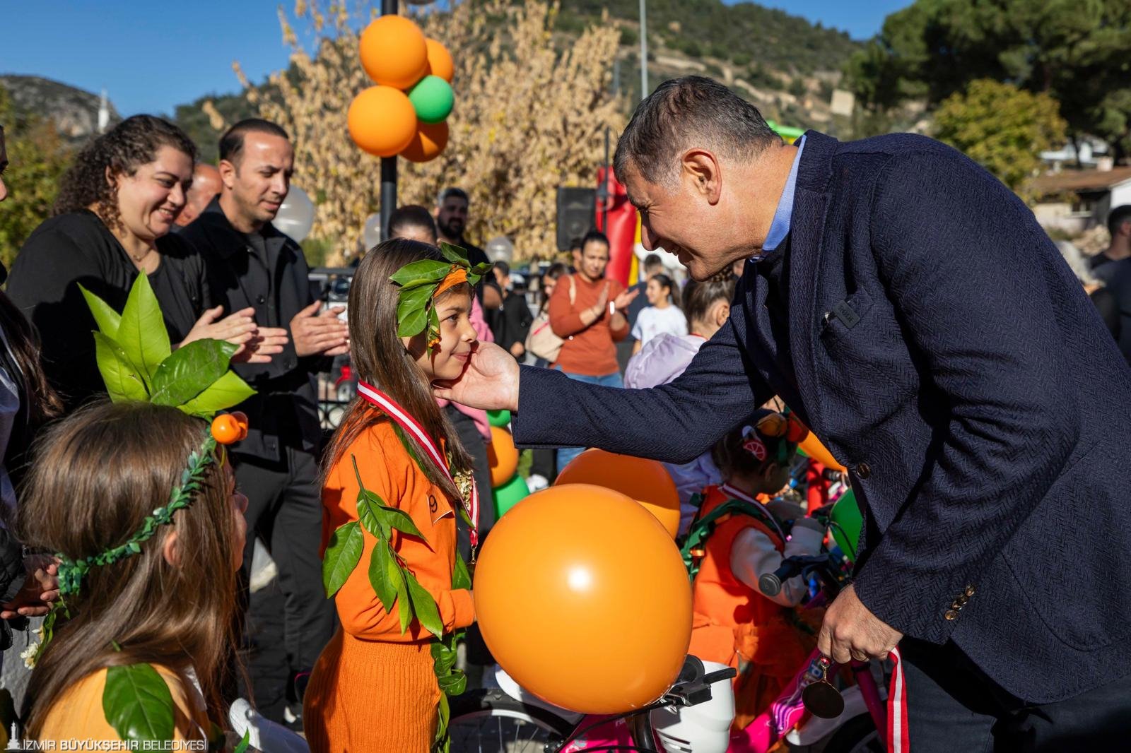 İzmir Büyükşehir Belediye Başkanı Dr. Cemil Tugay, Menderes Belediyesi'nin düzenlediği