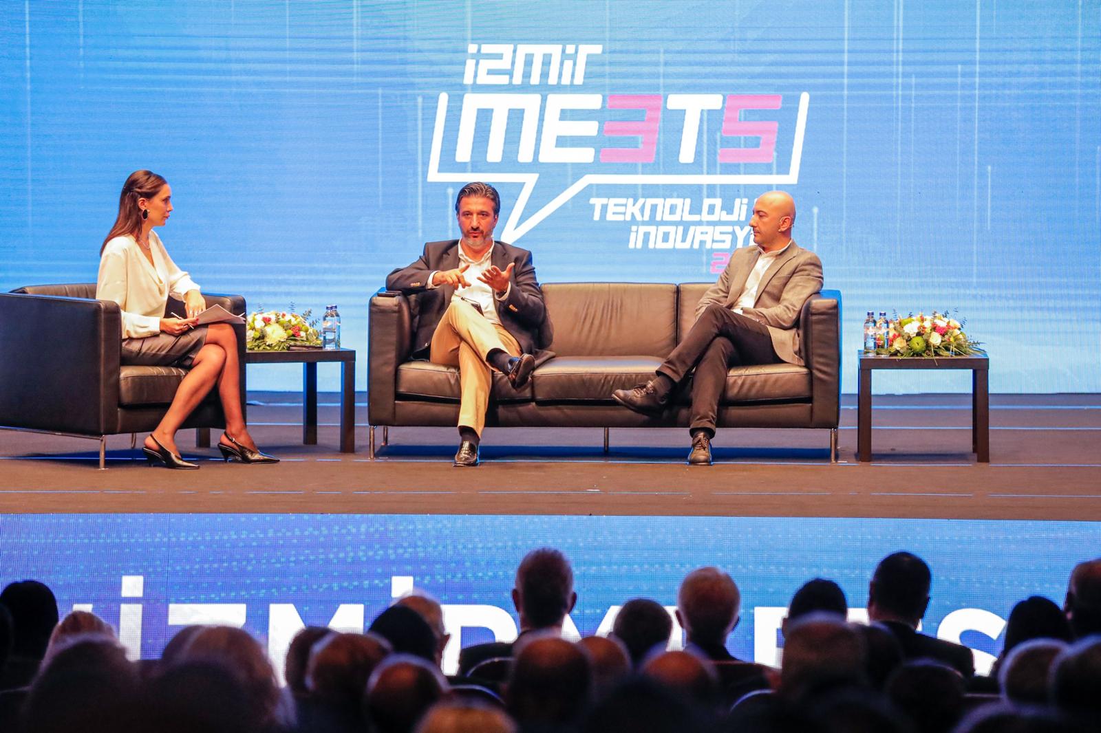 İzmir’deki buluşmada yapay zekanın iş dünyasını sessizce ele geçirdiği, artık