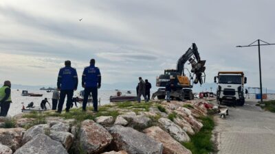 İzmir Büyükşehir Belediyesi, Karşıyaka sahilinde Kıyı ve İmar Kanunu’na aykırı