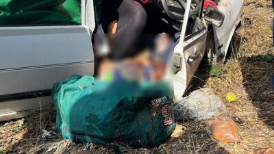 Manisa’nın Kula ilçesinde, yoldan çıkan otomobilin takla atması sonucu ağır