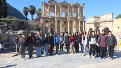İzmir Büyükşehir Belediyesi, LGS ve YKS sürecindeki öğrencileri Efes Antik