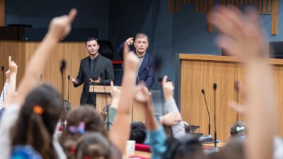 Başkan Tugay, İzmir Çocuk Meclisi üyeleriyle buluşarak şehri birlikte yönetmeye