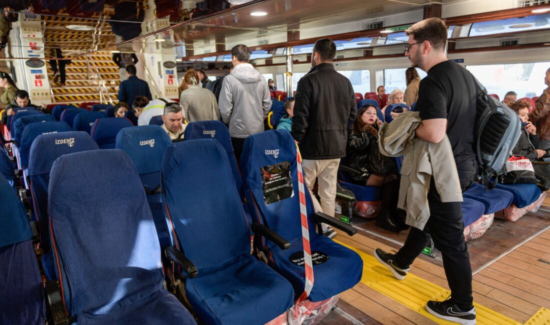 İzmir’de toplu ulaşımda dikkat çeken boş koltuklar: "Kadına şiddet bitene