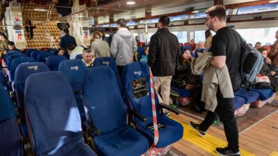 İzmir’de toplu ulaşımda dikkat çeken boş koltuklar: "Kadına şiddet bitene