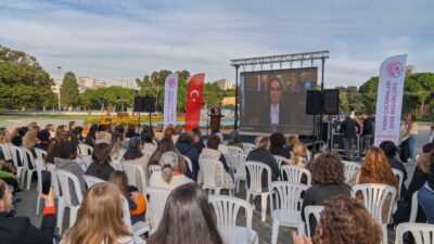 Kültürpark’ta toplanan kadınlara, uluslararası isimler şiddete karşı birlik mesajı göndererek