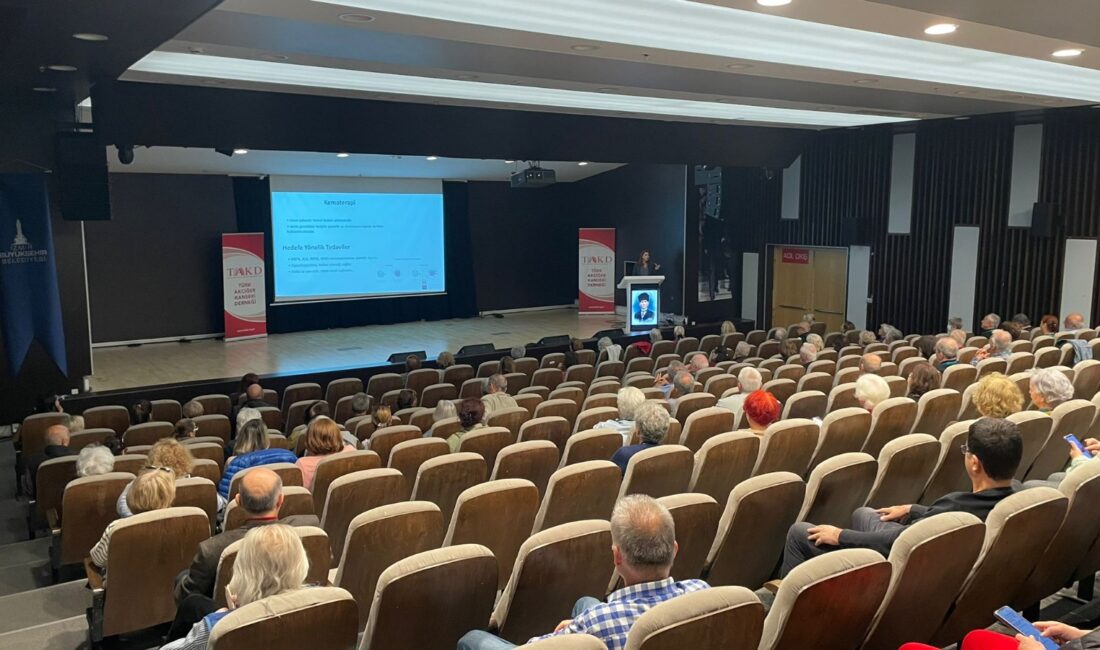İzmir Büyükşehir Belediyesi ile Türk Akciğer Kanseri Derneği’nin düzenlediği seminerde