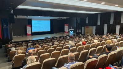 İzmir Büyükşehir Belediyesi ile Türk Akciğer Kanseri Derneği’nin düzenlediği seminerde