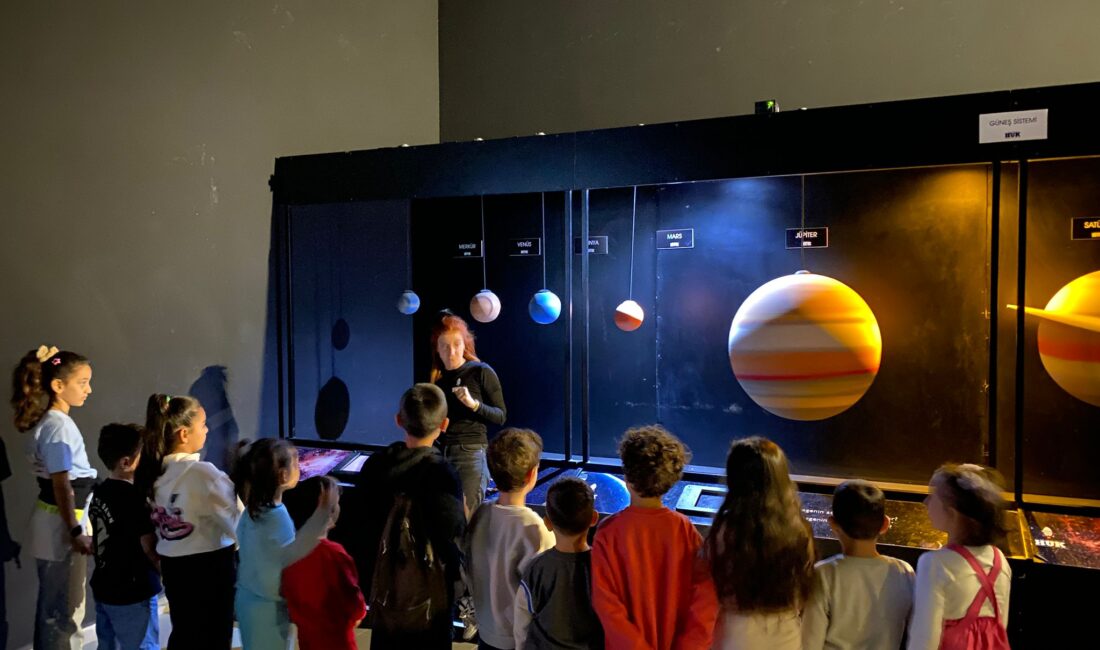 Çiğli Belediyesi, ara tatilde çocuklara unutulmaz bir deneyim yaşattı. Astronomi,