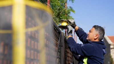 İzmir Büyükşehir Belediyesi, artan sıcaklıklar ve nem nedeniyle çoğalan karasineklere