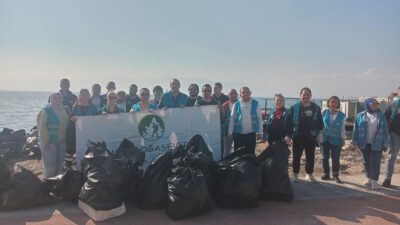 DenizTemiz Derneği, Koç Şirketler Grubu gönüllüleri ve İzmir Doğa Severler