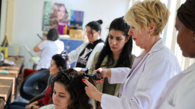 Ev hanımlığından usta öğreticiliğe uzanan başarı hikâyeleri, Buca’daki kursların etkisini