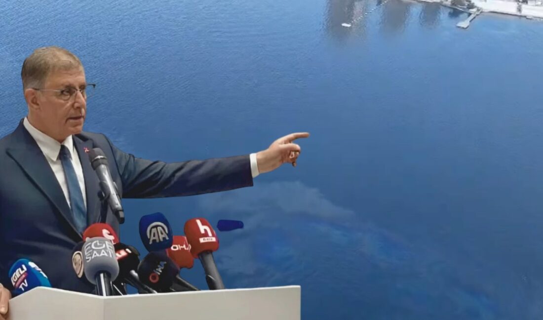 İzmir Körfezi’nde bir gemiden atık sızdığı görüntüler sosyal medyada gündem