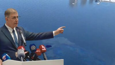 İzmir Körfezi’nde bir gemiden atık sızdığı görüntüler sosyal medyada gündem