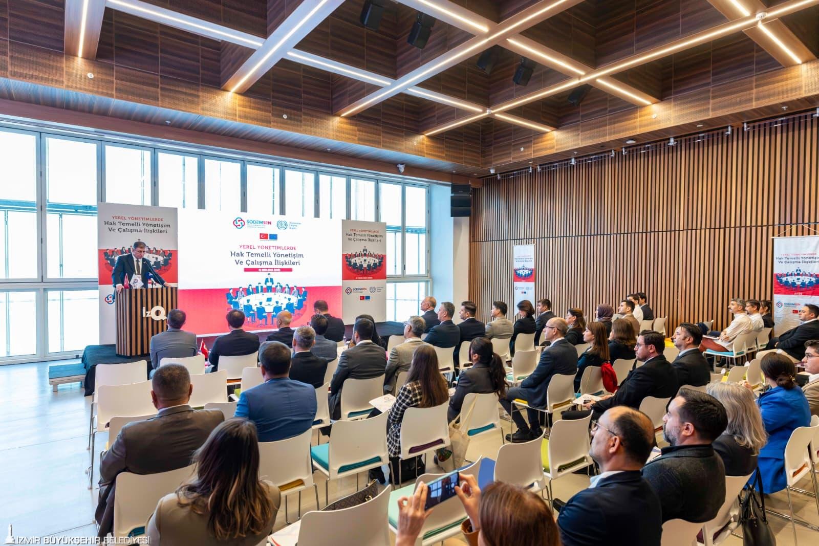 İzmir Büyükşehir Belediye Başkanı Dr. Cemil Tugay, belediyede açık ofis