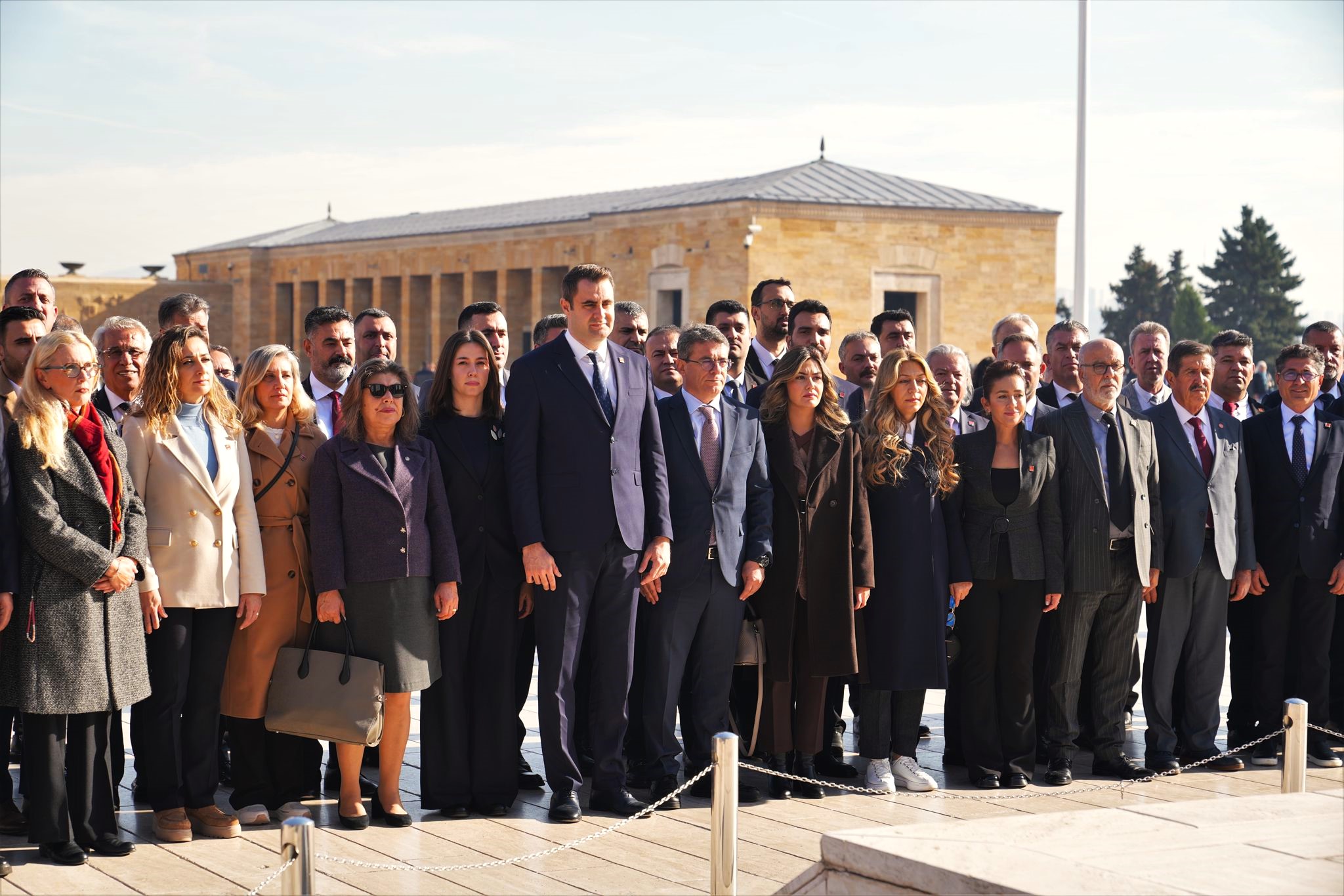 İl yönetimi ve ilçe başkanlarından oluşan CHP İzmir heyeti, Ulu