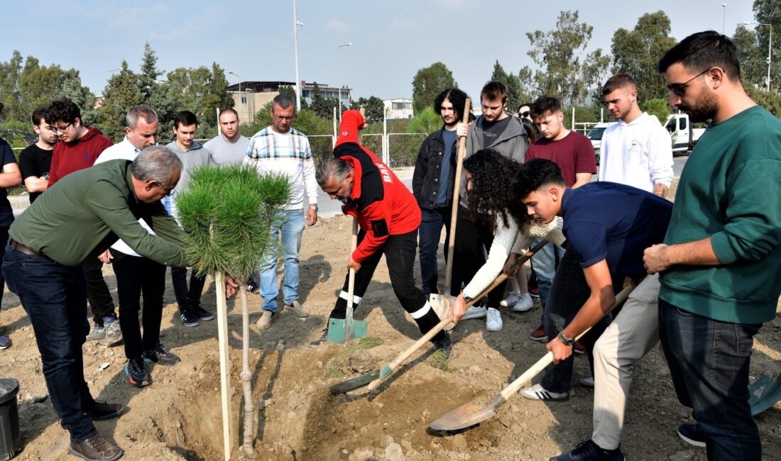 Bornova Belediyesi ve ZMO Genç işbirliğiyle 120 fıstık çamı fidanı