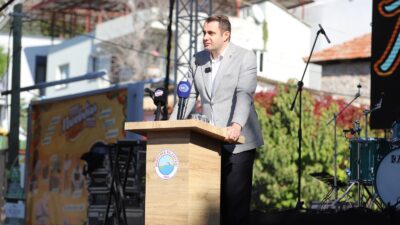 CHP İzmir İl Başkanı Çağatay Güç, mandalina üreticisinin 3–4 liralık