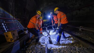 İzmir Metro AŞ, gece saatlerinde başlayan bakım çalışmalarında 400 metre